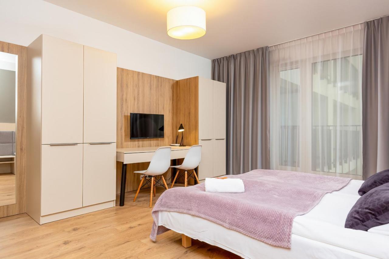 Wolska Residence Apartments With Parking By Noclegi Renters Warszawa Exteriör bild