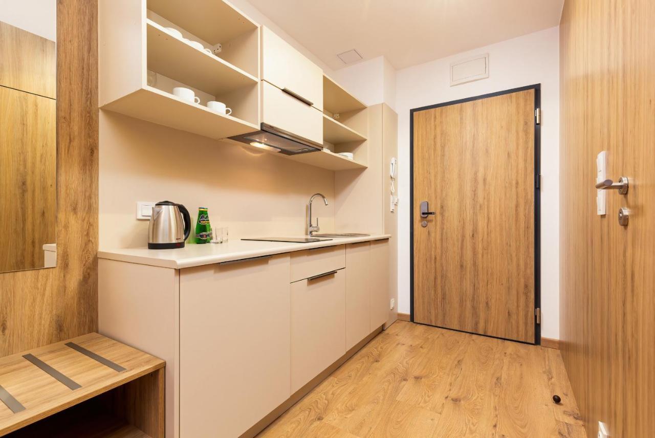 Wolska Residence Apartments With Parking By Noclegi Renters Warszawa Exteriör bild