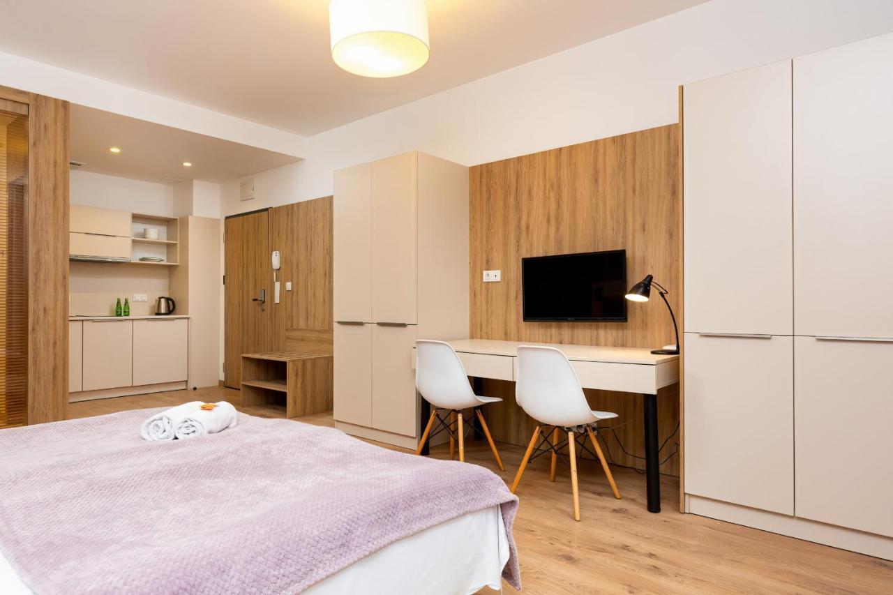 Wolska Residence Apartments With Parking By Noclegi Renters Warszawa Exteriör bild