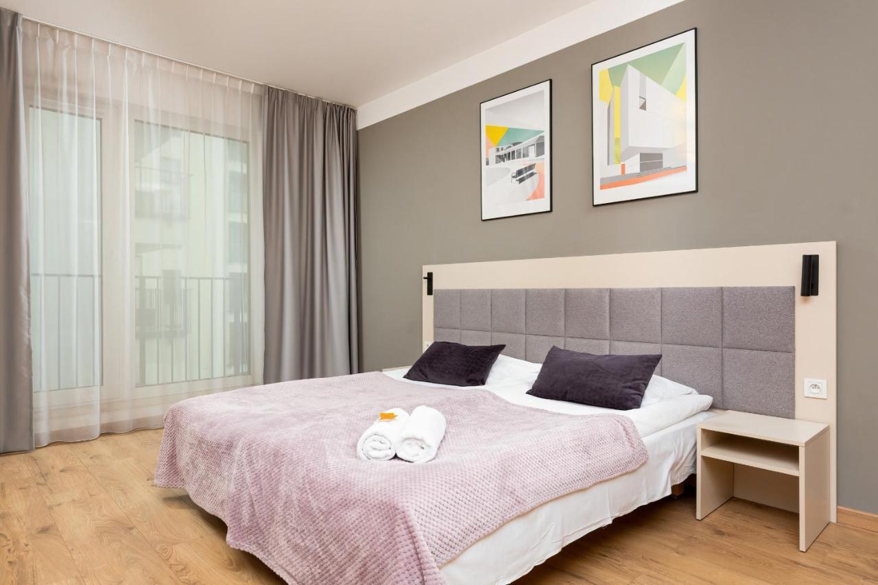 Wolska Residence Apartments With Parking By Noclegi Renters Warszawa Exteriör bild