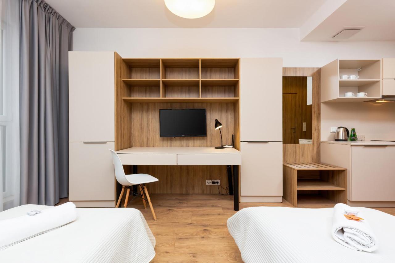 Wolska Residence Apartments With Parking By Noclegi Renters Warszawa Exteriör bild