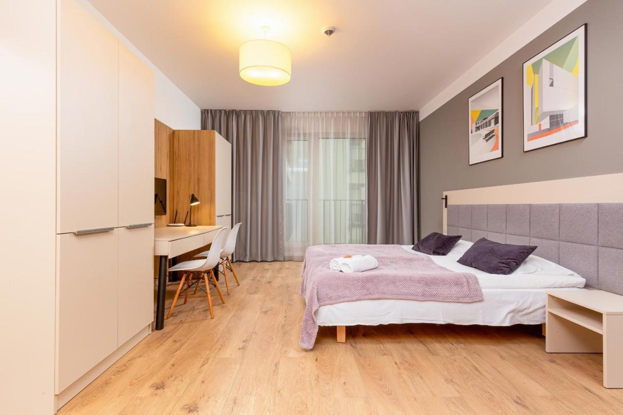 Wolska Residence Apartments With Parking By Noclegi Renters Warszawa Exteriör bild