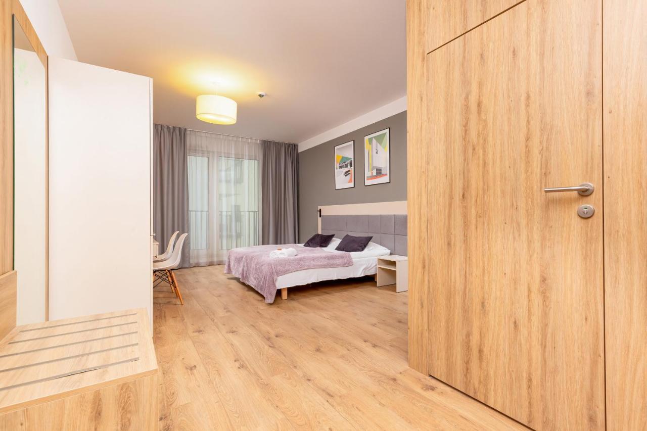 Wolska Residence Apartments With Parking By Noclegi Renters Warszawa Exteriör bild