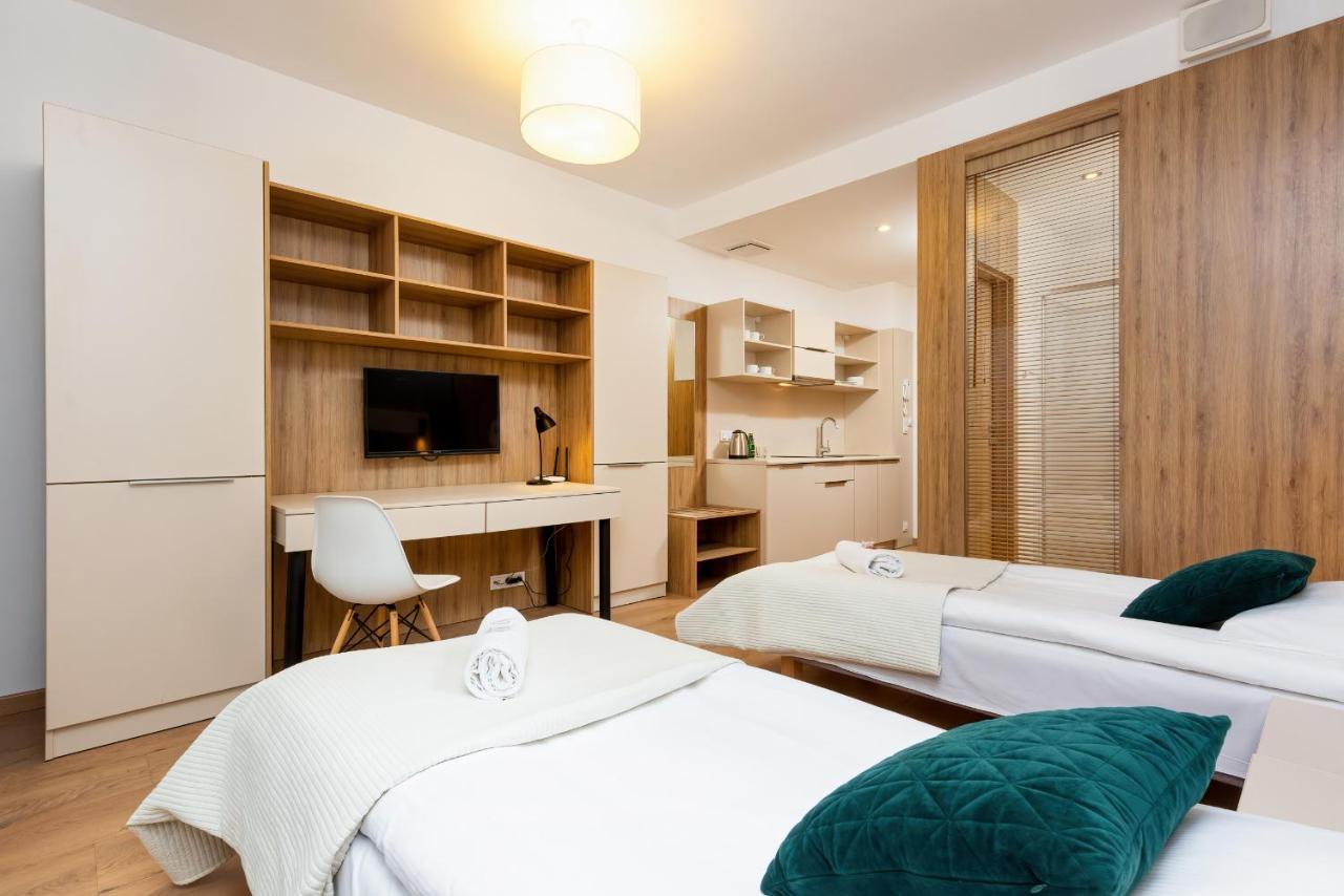 Wolska Residence Apartments With Parking By Noclegi Renters Warszawa Exteriör bild